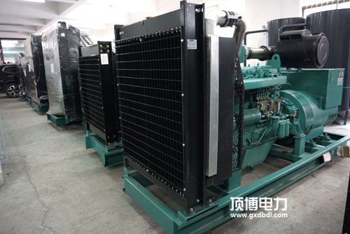 玉柴500千瓦柴油發(fā)電機多少錢？500千瓦發(fā)電機組參數(shù)